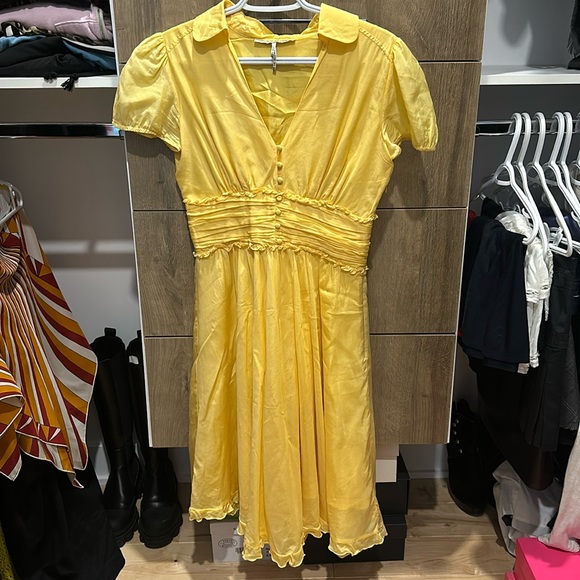 Silk and cotton summer dress. Form fitting waist w/ ruffle bottom. Size 34/small - Picture 1 of 4